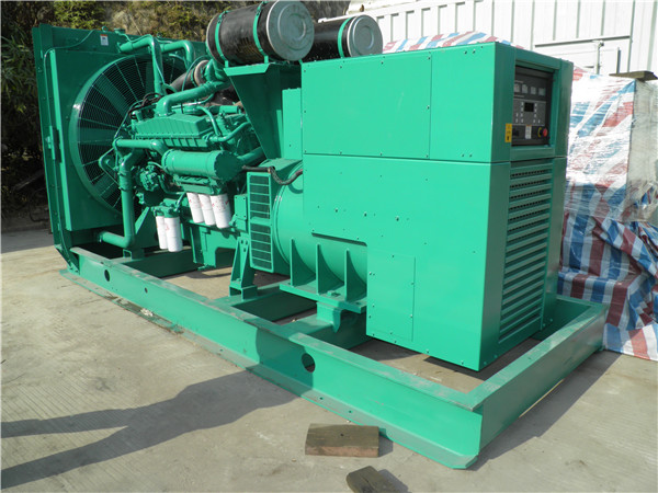 鱼台出租发电机 发电机组厂家：柴油发电机组的控制屏的作用是什么？