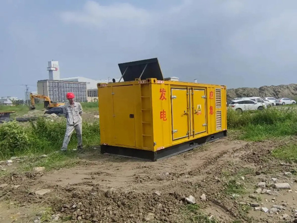 鱼台如何判断柴油发电机组的电瓶是否处于充满电状态？